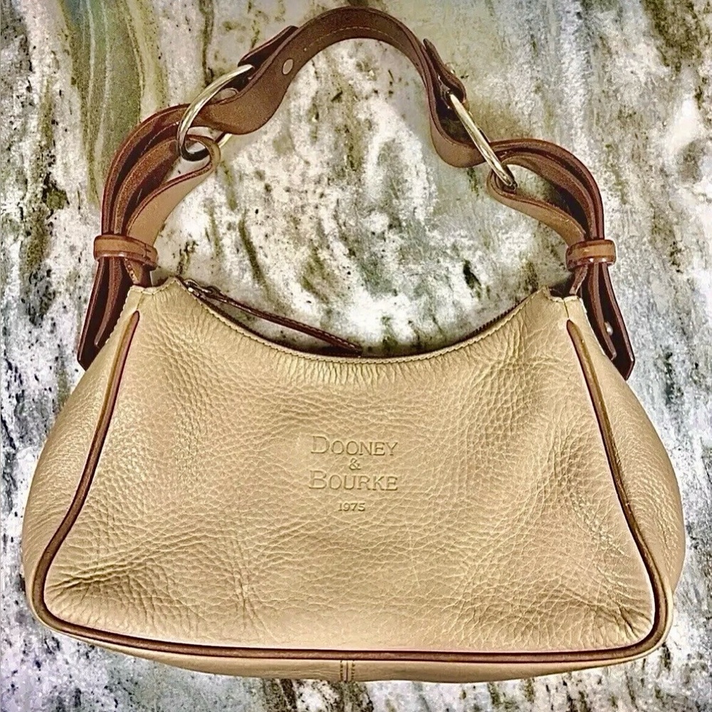 DOONEY & BOURKE USA Vintage Leather Crossbody Shoulder Bag. Camel Brown. VTG